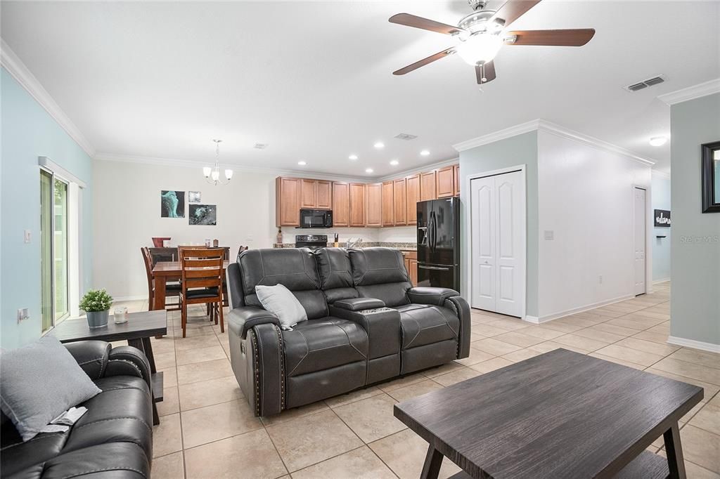 For Sale: $325,000 (3 beds, 2 baths, 1505 Square Feet)