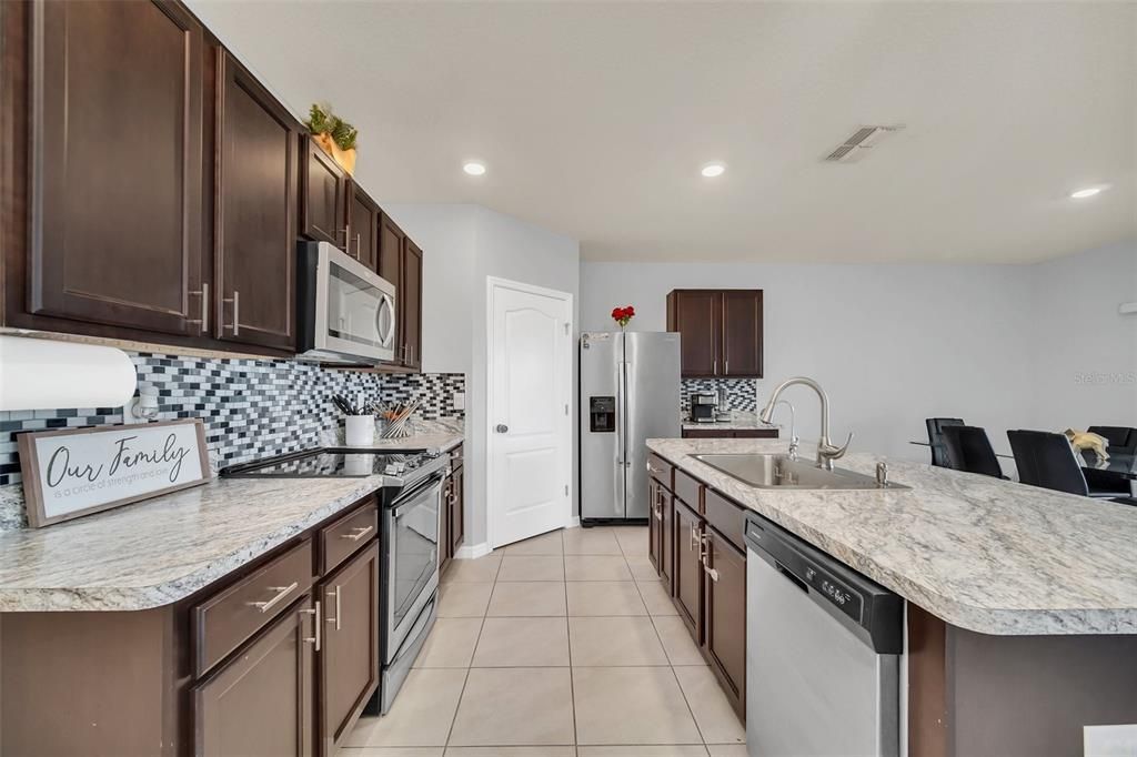 For Sale: $350,000 (4 beds, 2 baths, 1828 Square Feet)