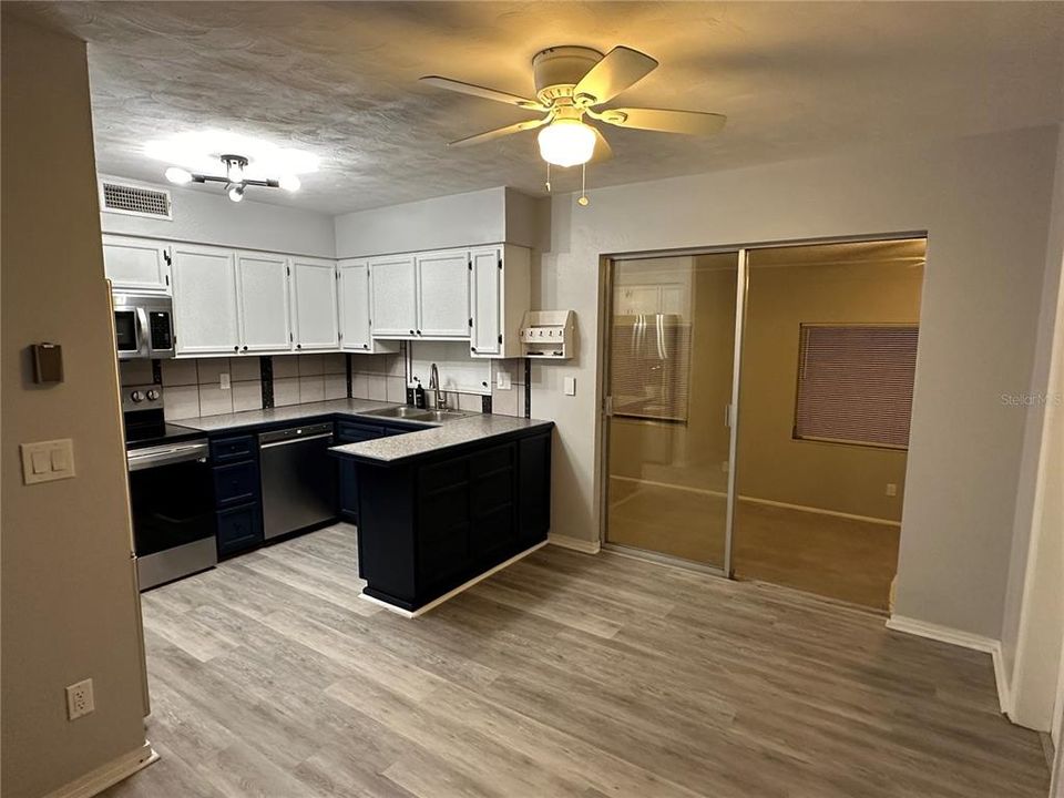 Recently Rented: $2,295 (3 beds, 2 baths, 1400 Square Feet)