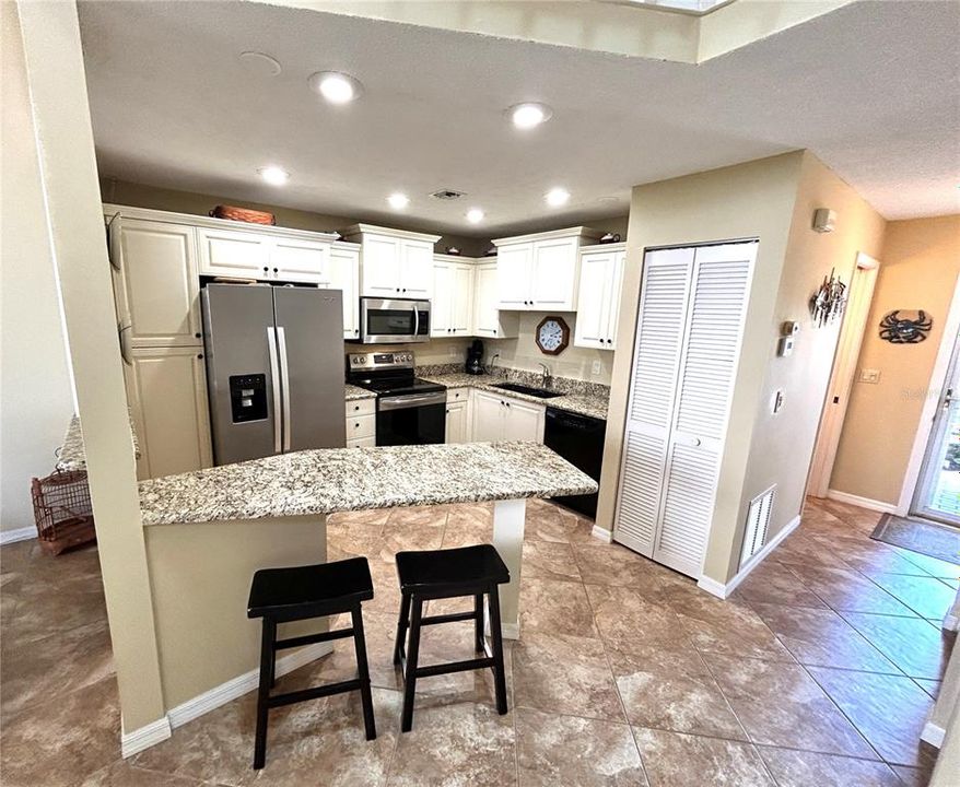 For Sale: $549,900 (2 beds, 2 baths, 1392 Square Feet)
