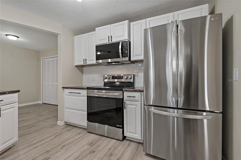 For Sale: $409,000 (3 beds, 2 baths, 1884 Square Feet)