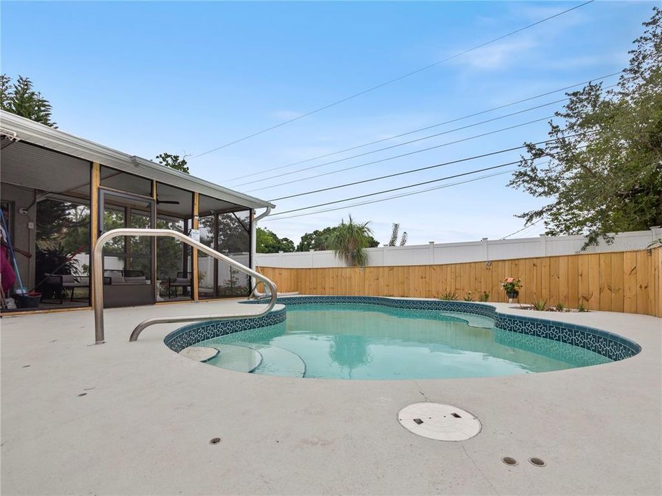 For Sale: $425,000 (4 beds, 2 baths, 1504 Square Feet)