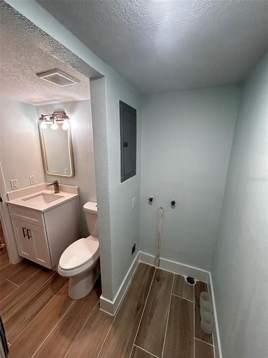 For Sale: $377,600 (2 beds, 1 baths, 1178 Square Feet)
