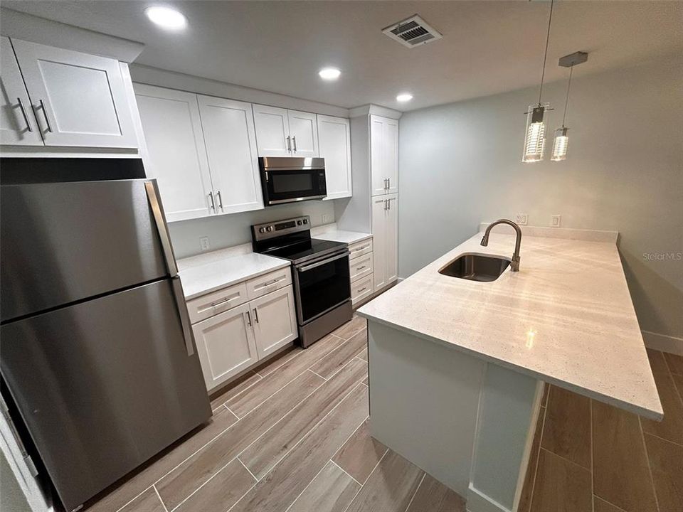 For Sale: $367,600 (2 beds, 1 baths, 1178 Square Feet)