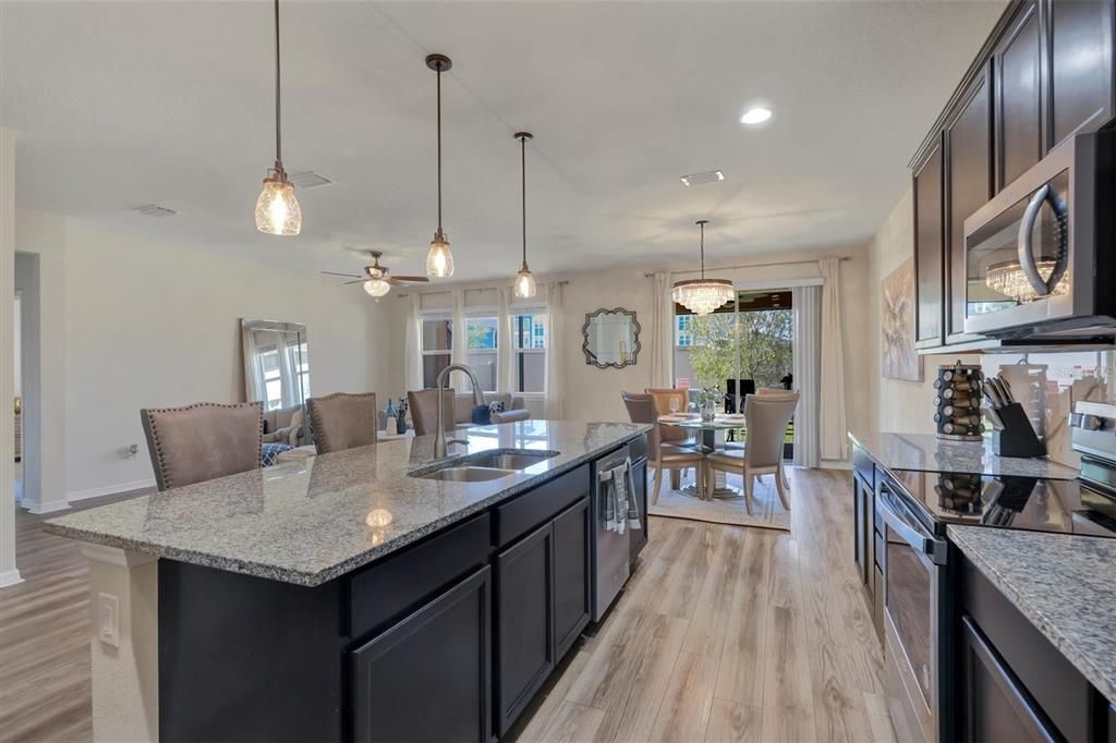 Recently Sold: $490,000 (5 beds, 3 baths, 2854 Square Feet)