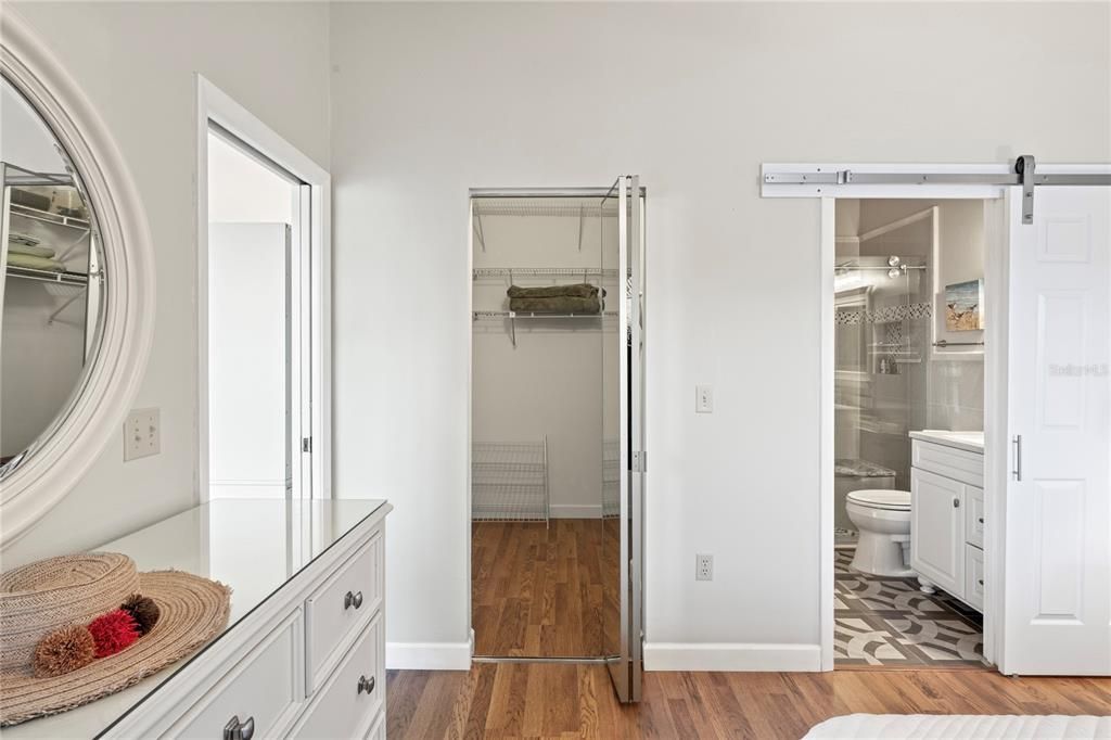 Active With Contract: $359,900 (2 beds, 2 baths, 1165 Square Feet)