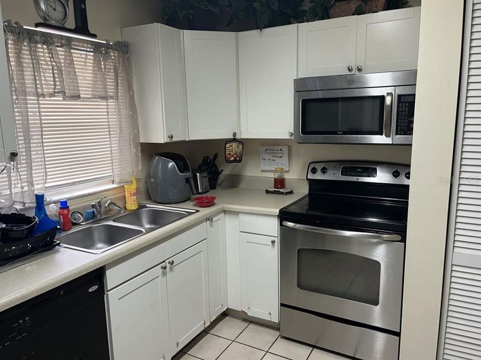 Active With Contract: $275,000 (4 beds, 0 baths, 1560 Square Feet)