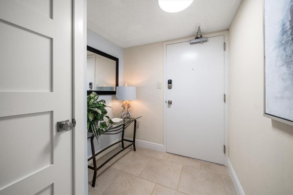 For Sale: $669,000 (2 beds, 2 baths, 1186 Square Feet)