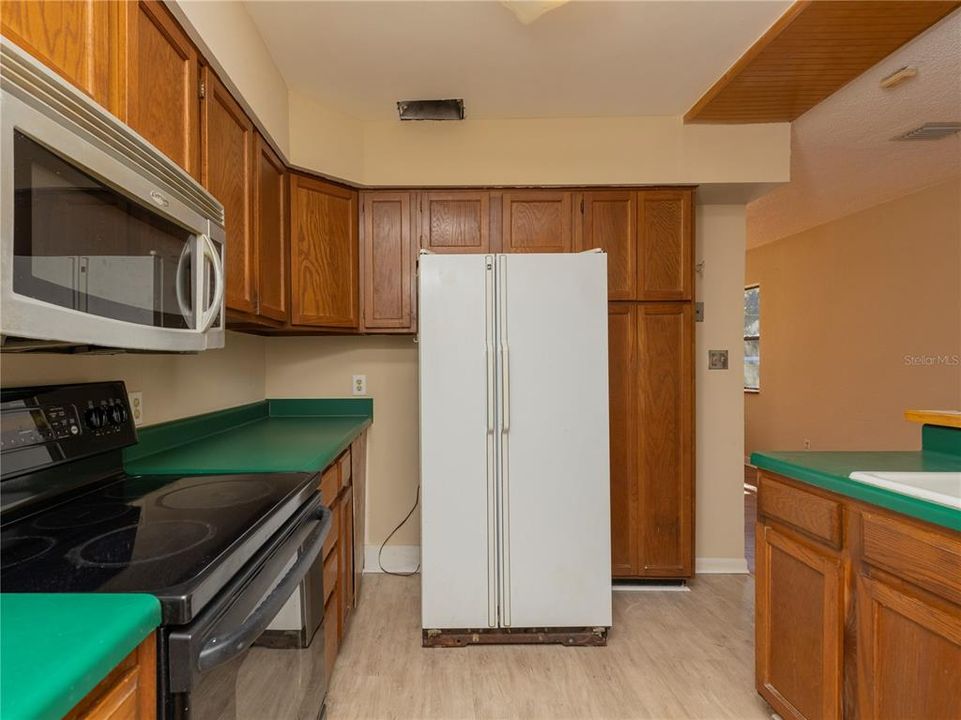For Rent: $1,700 (2 beds, 1 baths, 1182 Square Feet)