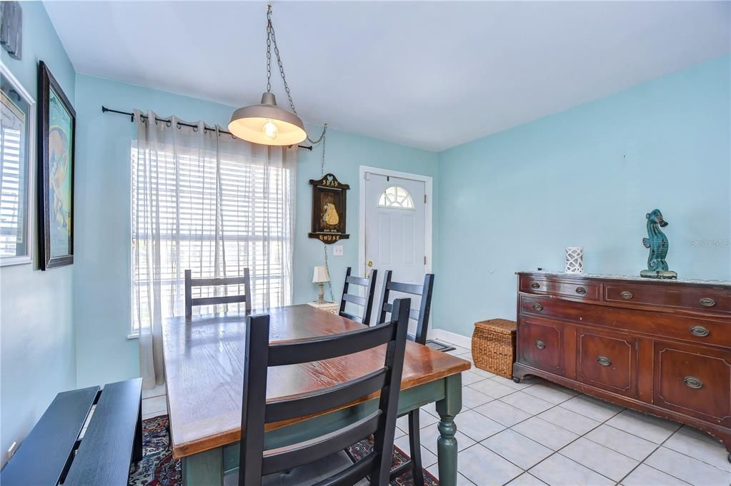 For Sale: $399,900 (4 beds, 2 baths, 1477 Square Feet)