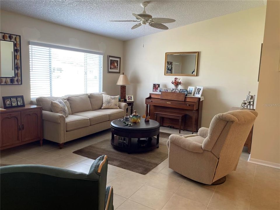Active With Contract: $214,900 (2 beds, 2 baths, 1118 Square Feet)