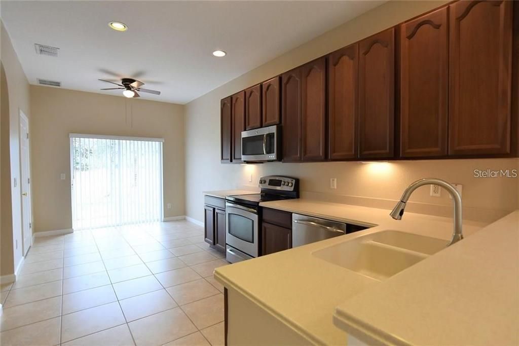 For Sale: $399,900 (4 beds, 2 baths, 1900 Square Feet)