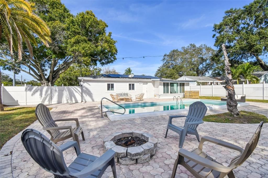 Active With Contract: $469,000 (3 beds, 2 baths, 1807 Square Feet)