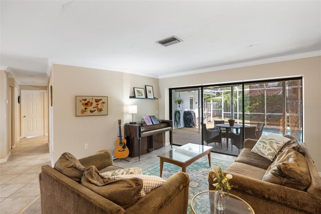 Active With Contract: $709,000 (3 beds, 3 baths, 2331 Square Feet)