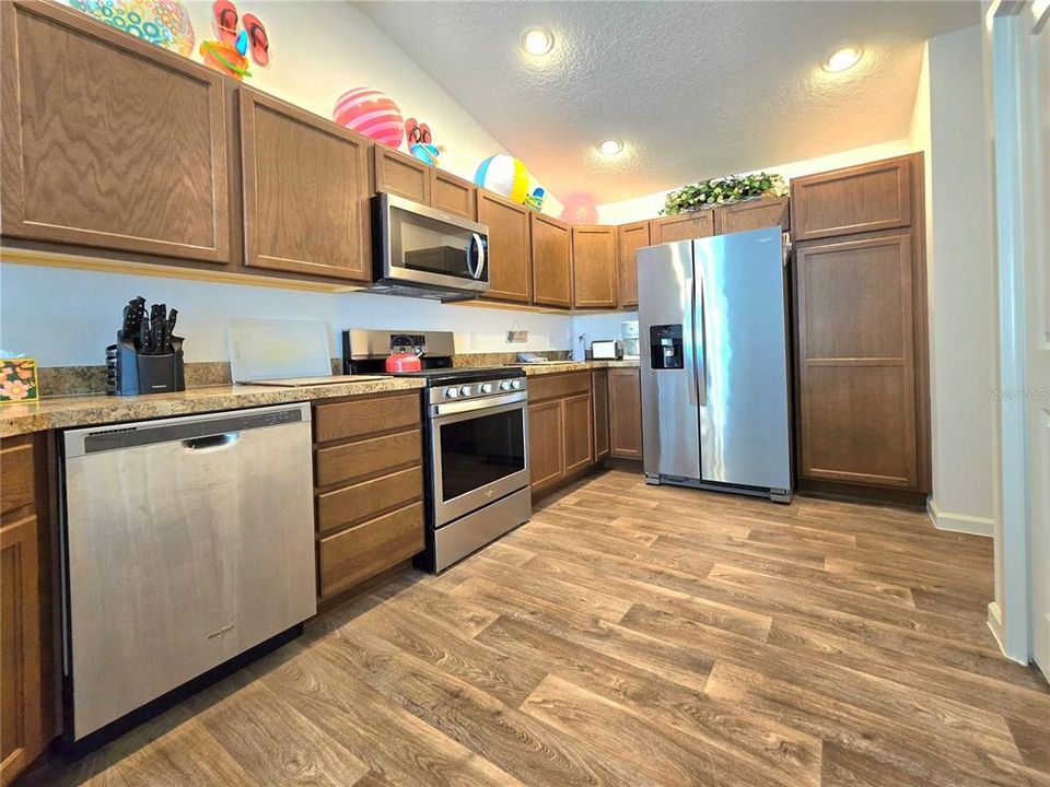 For Sale: $319,000 (2 beds, 2 baths, 1192 Square Feet)