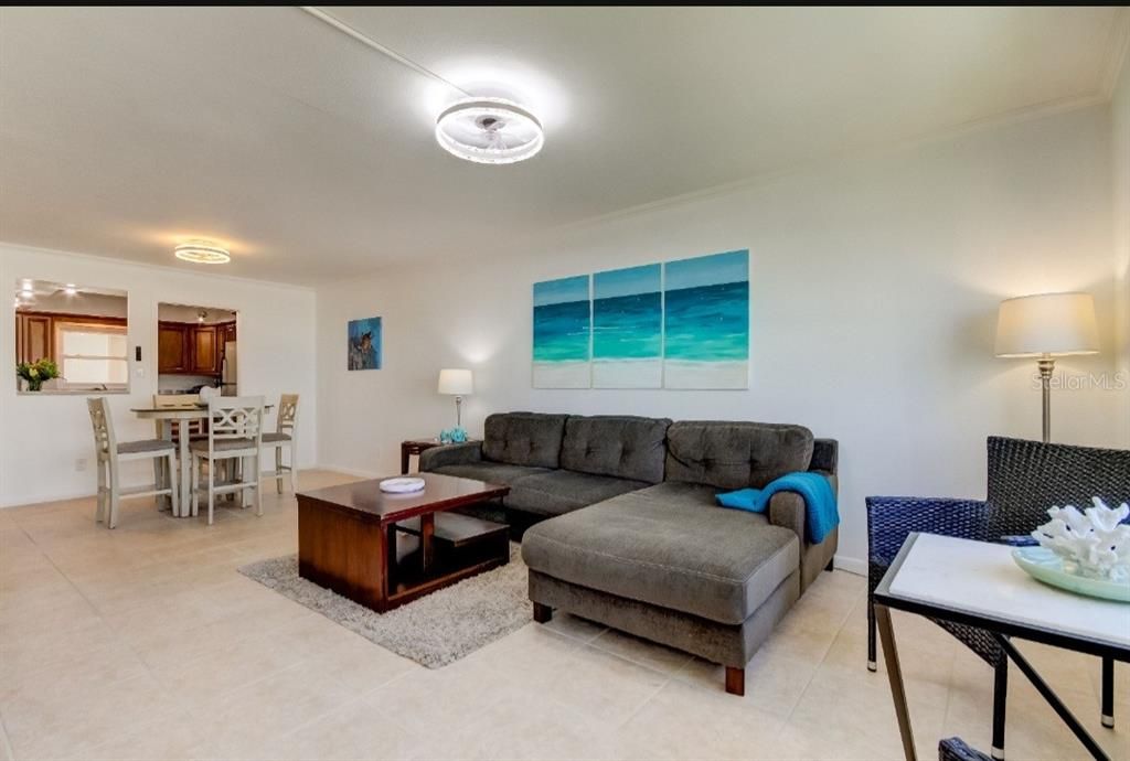 For Sale: $659,900 (1 beds, 1 baths, 869 Square Feet)