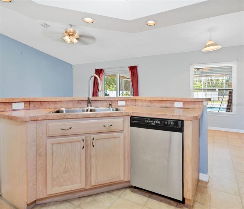 For Sale: $411,000 (3 beds, 2 baths, 1376 Square Feet)