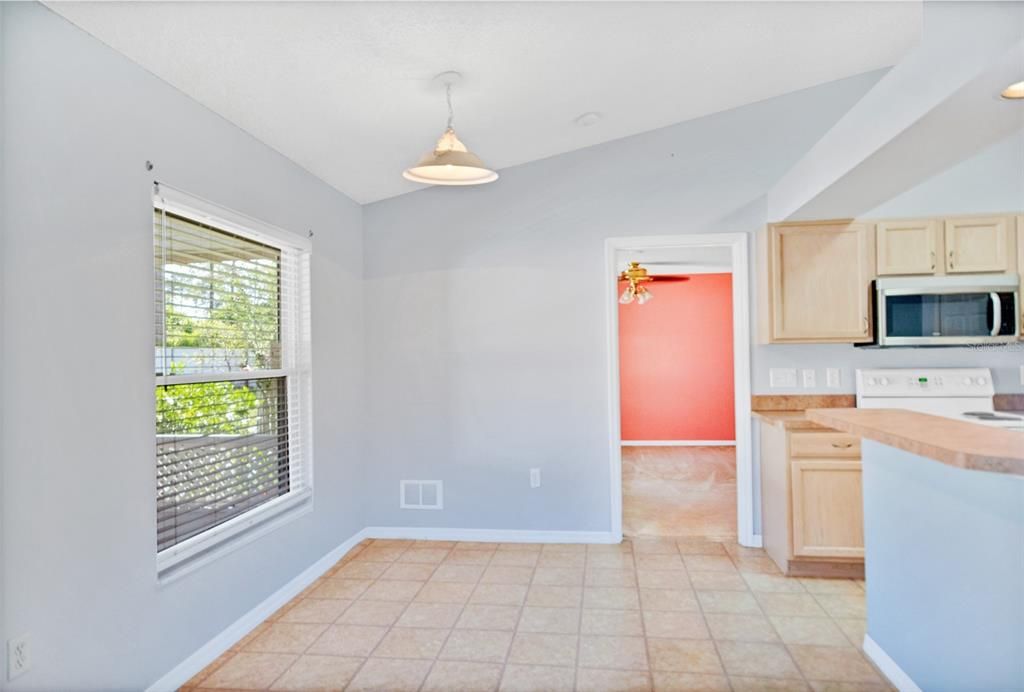 Active With Contract: $411,000 (3 beds, 2 baths, 1376 Square Feet)