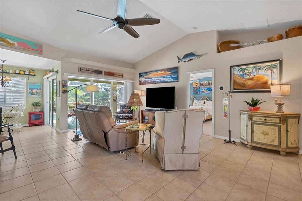 Active With Contract: $399,900 (3 beds, 2 baths, 1272 Square Feet)
