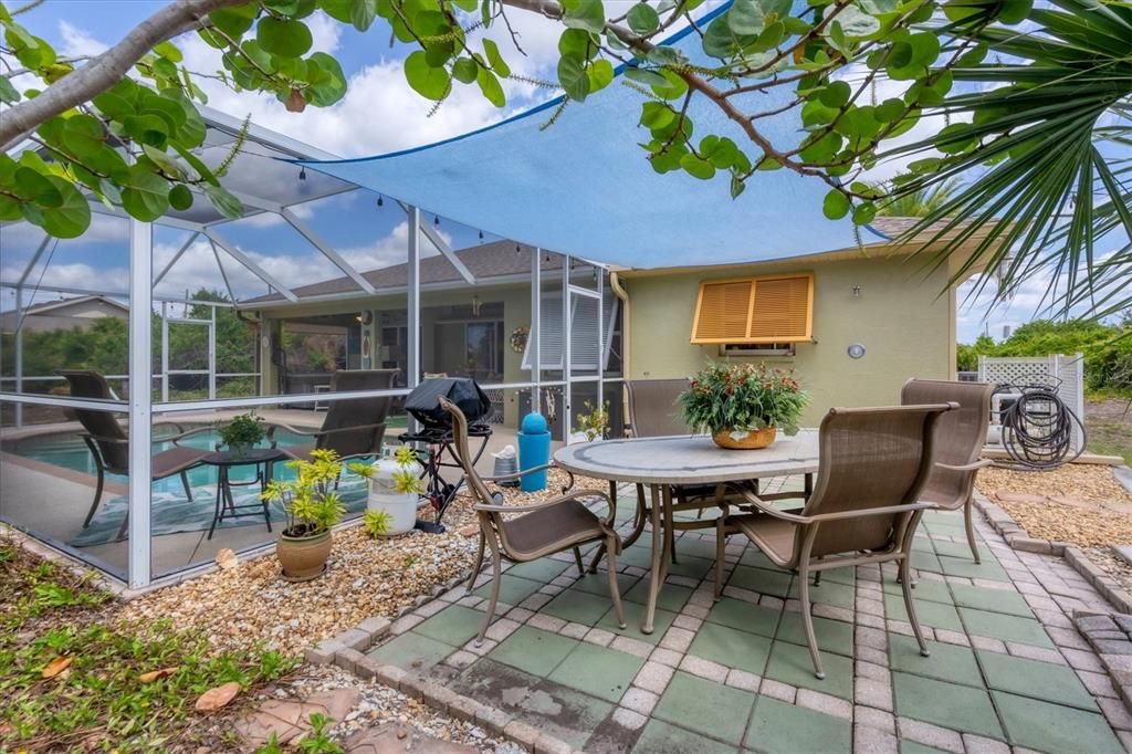 For Sale: $399,900 (3 beds, 2 baths, 1272 Square Feet)