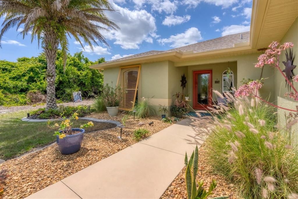 Active With Contract: $399,900 (3 beds, 2 baths, 1272 Square Feet)