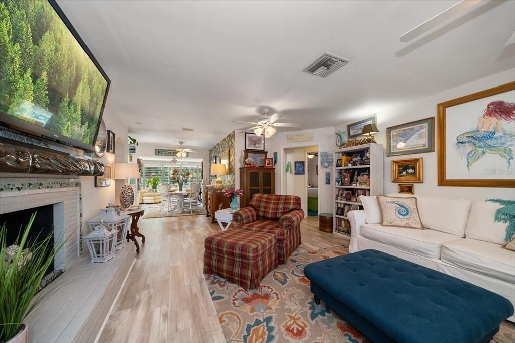 For Sale: $795,000 (2 beds, 2 baths, 1223 Square Feet)