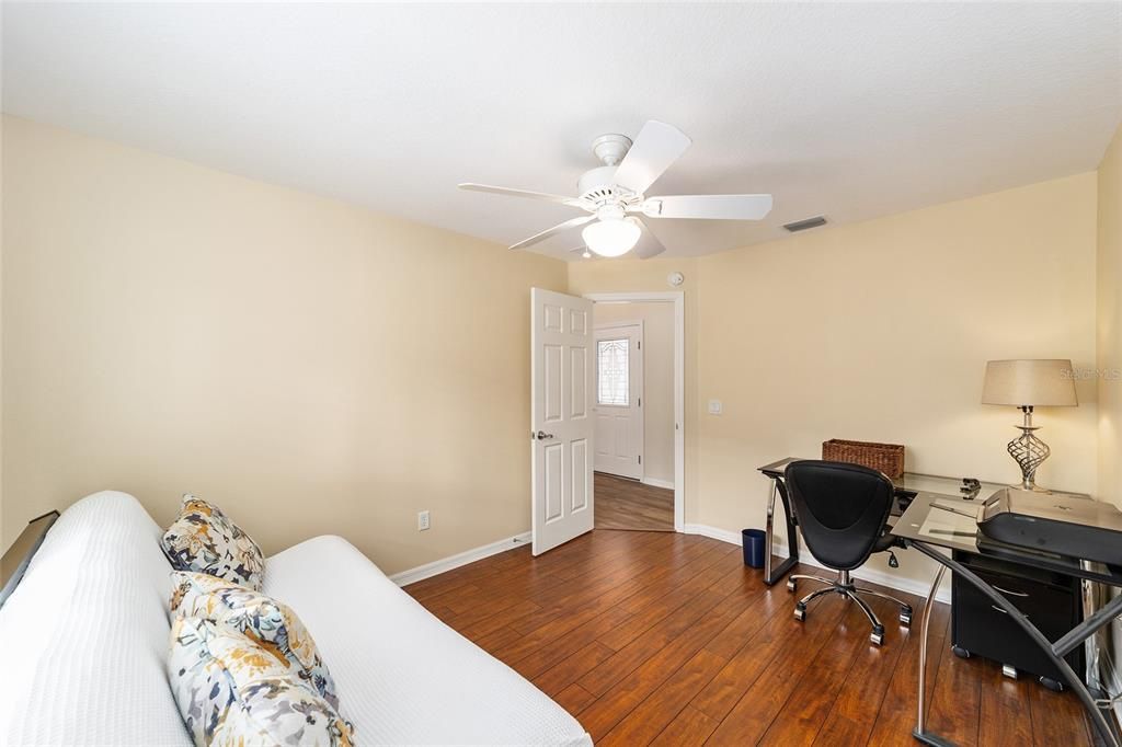 For Sale: $400,000 (3 beds, 2 baths, 1407 Square Feet)