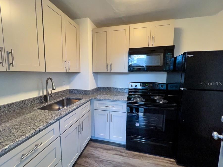 For Rent: $1,750 (2 beds, 1 baths, 708 Square Feet)