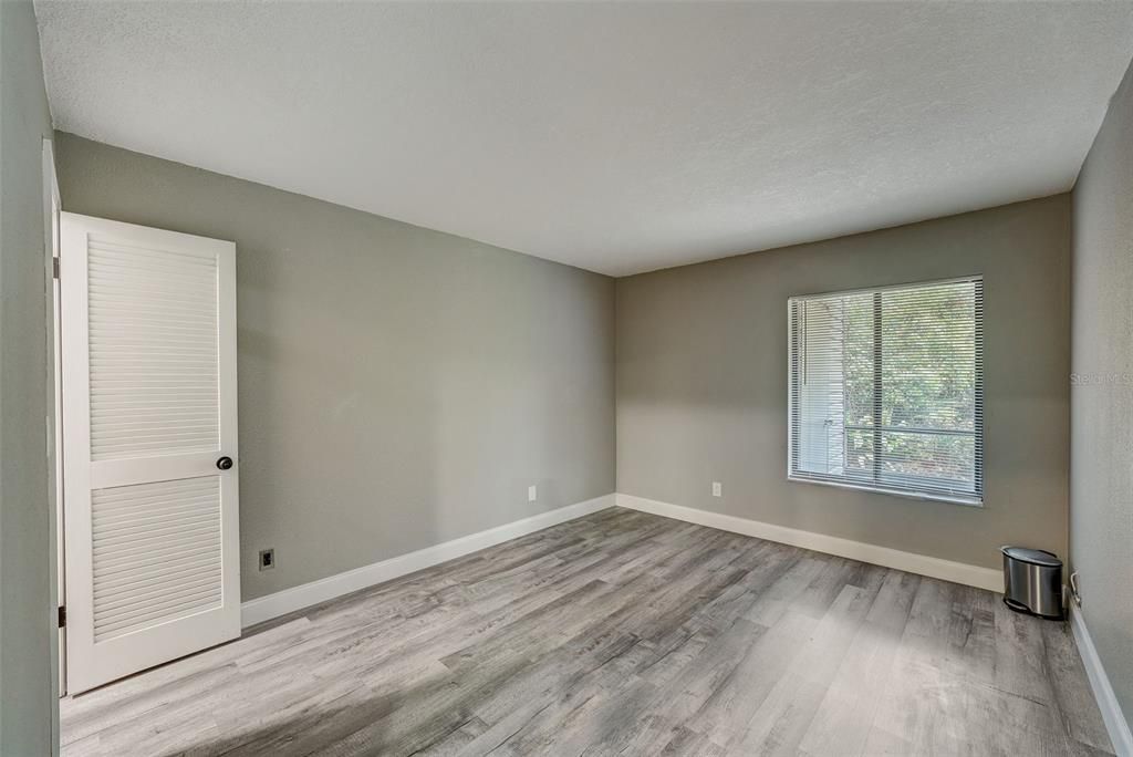 Active With Contract: $204,500 (2 beds, 2 baths, 906 Square Feet)