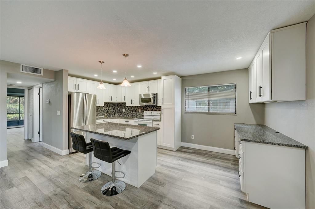 Active With Contract: $204,500 (2 beds, 2 baths, 906 Square Feet)