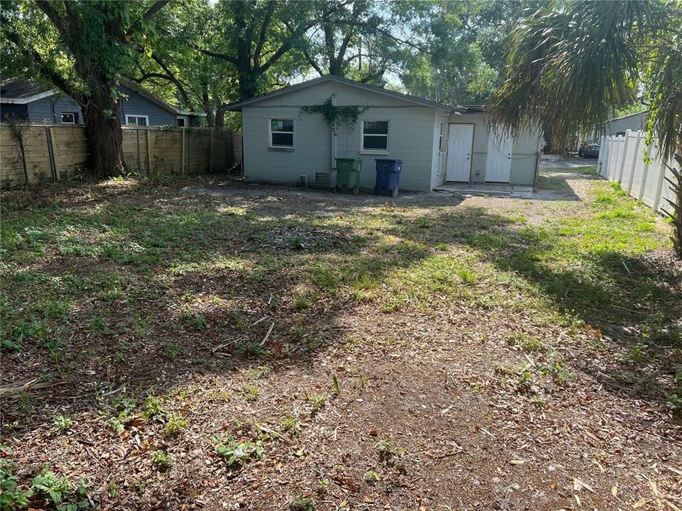 For Sale: $265,000 (3 beds, 1 baths, 912 Square Feet)