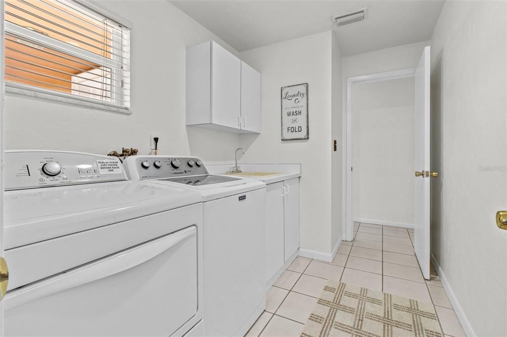 Active With Contract: $1,437,000 (3 beds, 2 baths, 1920 Square Feet)