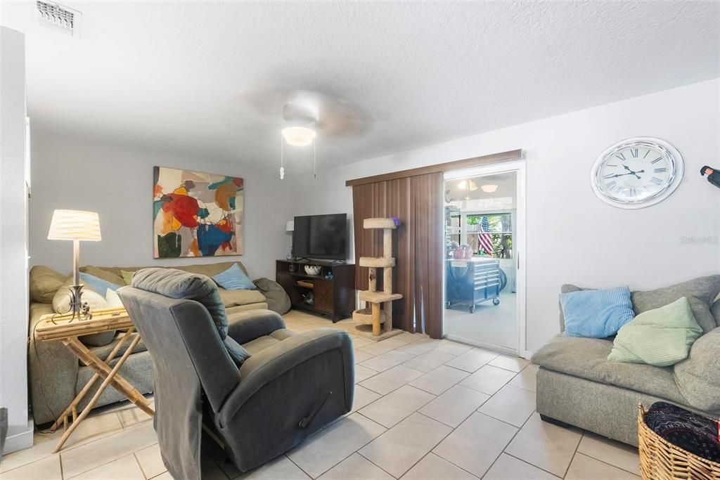 Active With Contract: $239,900 (2 beds, 2 baths, 1288 Square Feet)