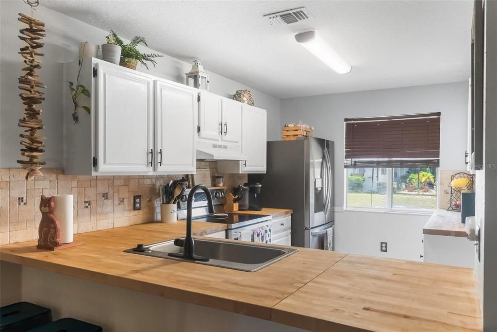 Active With Contract: $239,900 (2 beds, 2 baths, 1288 Square Feet)