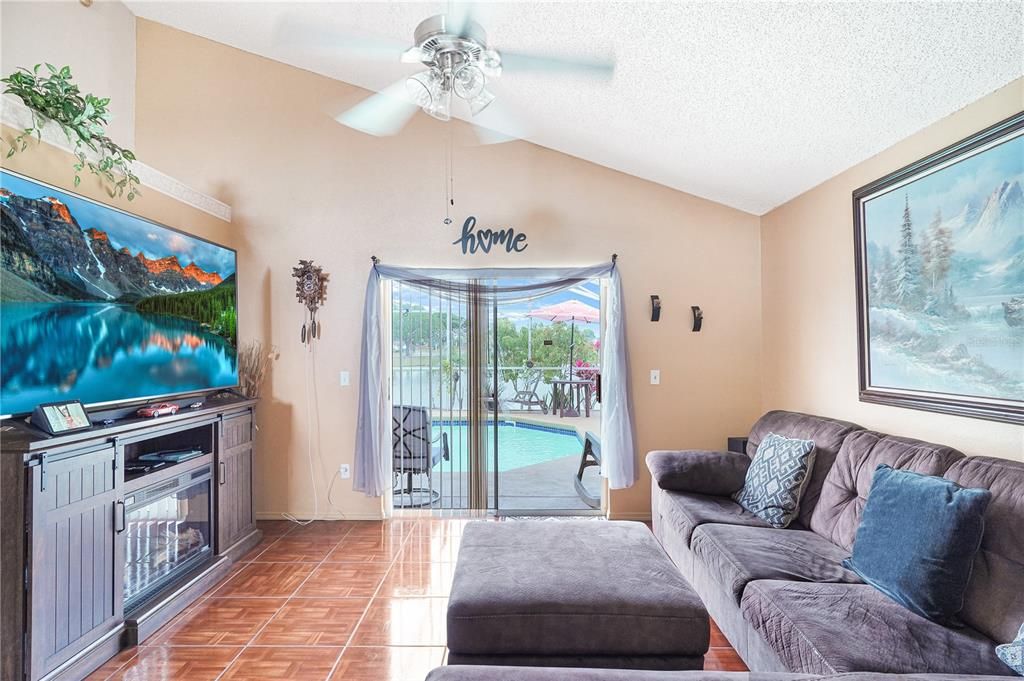 Active With Contract: $369,900 (3 beds, 2 baths, 1460 Square Feet)