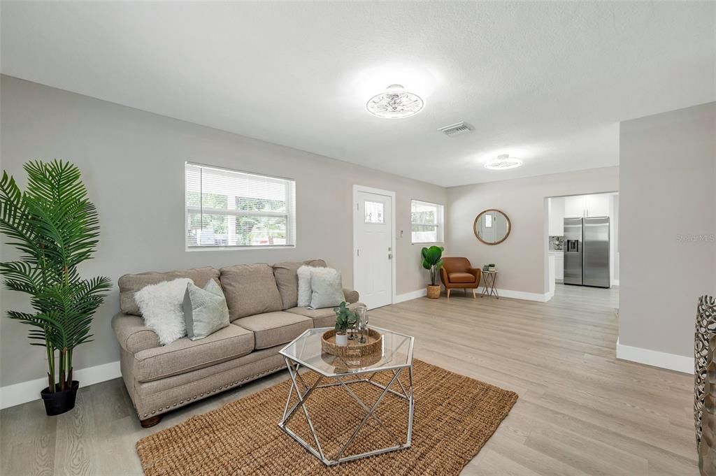 Active With Contract: $385,000 (3 beds, 2 baths, 1344 Square Feet)