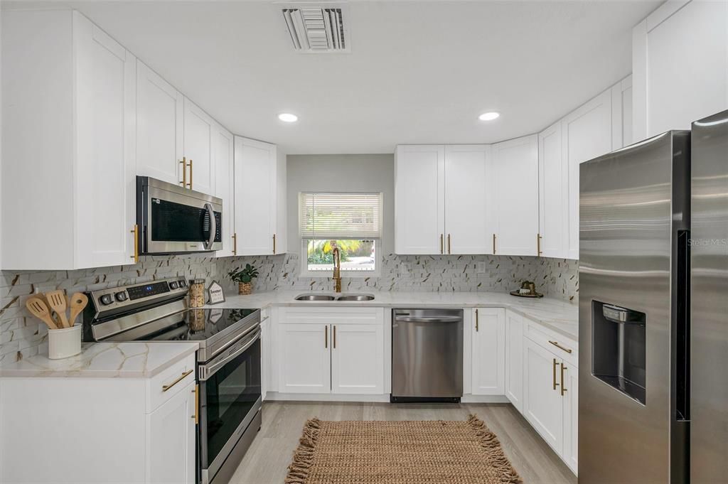 Active With Contract: $385,000 (3 beds, 2 baths, 1344 Square Feet)