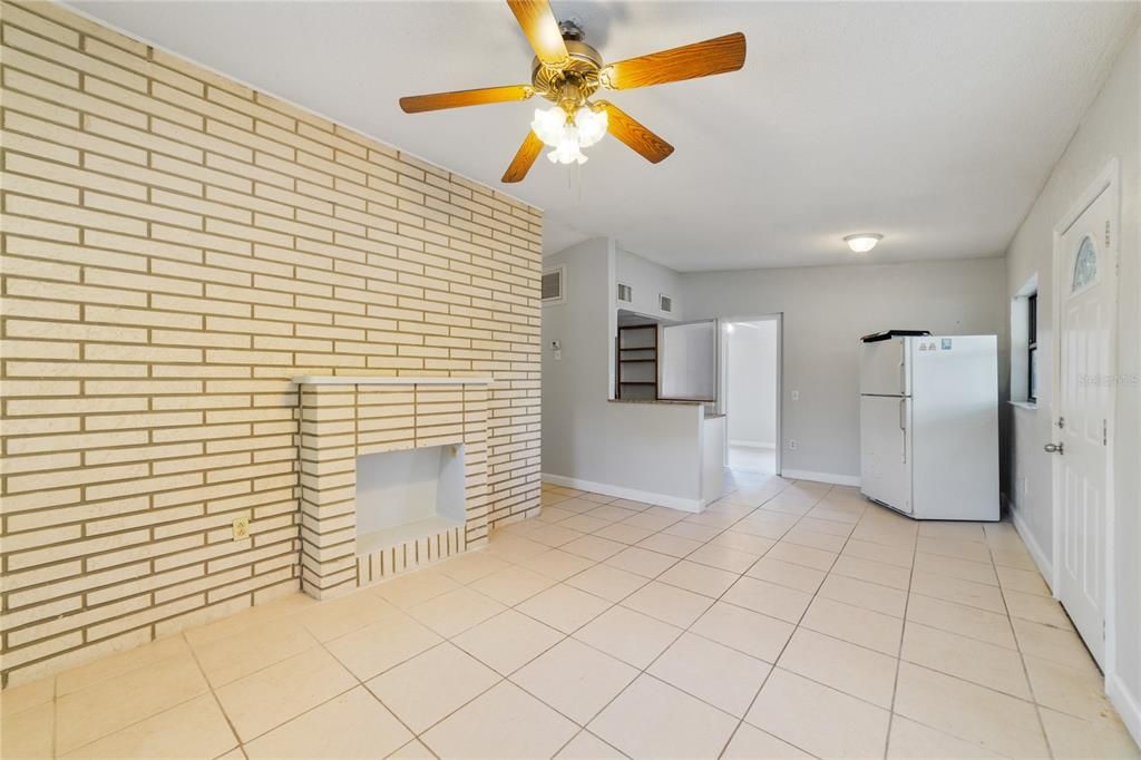 Active With Contract: $280,000 (3 beds, 2 baths, 1293 Square Feet)