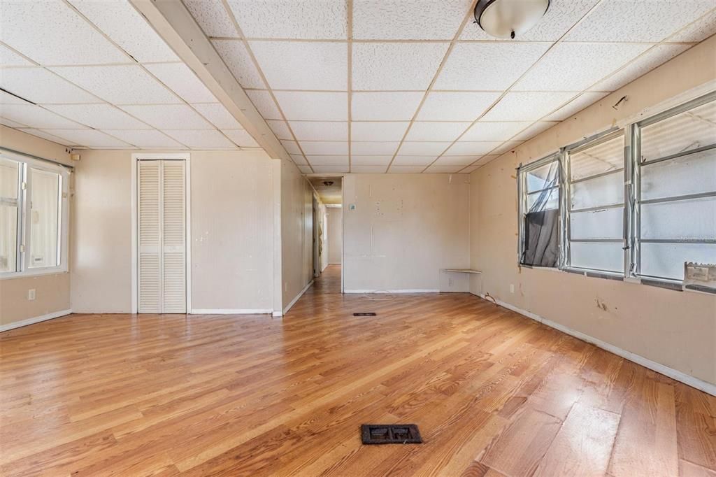 For Sale: $75,000 (2 beds, 1 baths, 702 Square Feet)