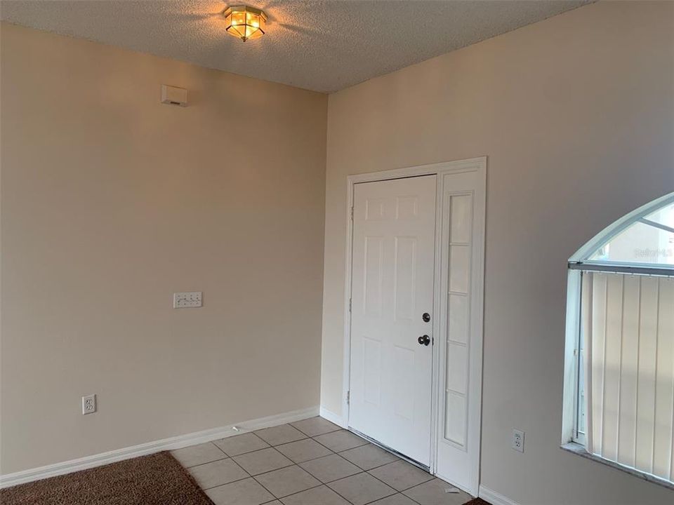 For Rent: $2,100 (4 beds, 2 baths, 1773 Square Feet)
