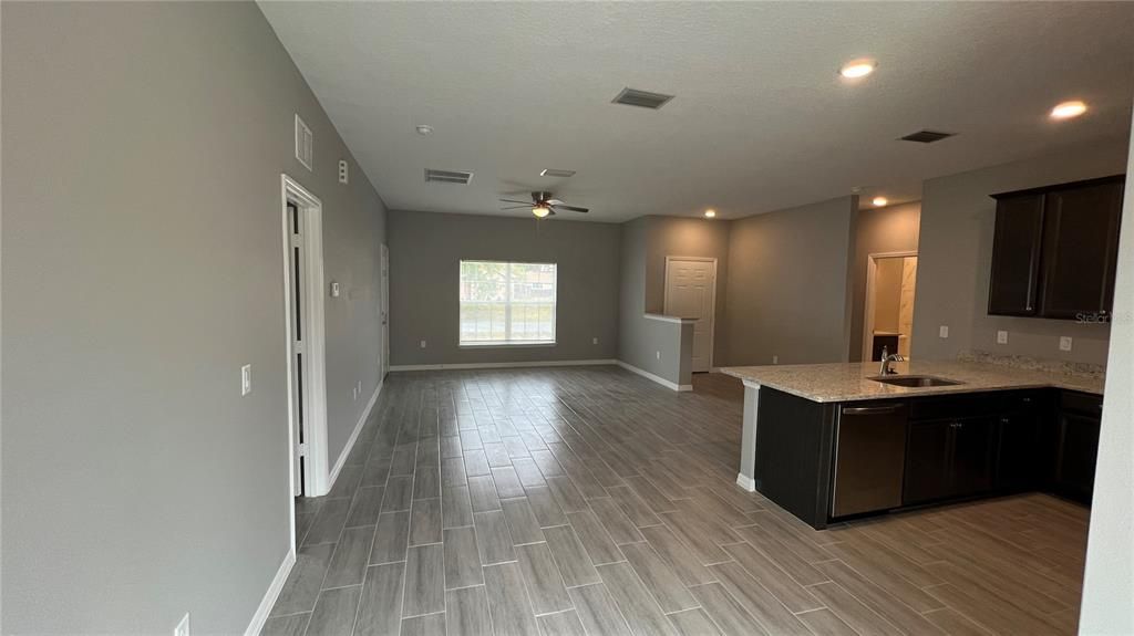 Recently Rented: $1,949 (3 beds, 2 baths, 1475 Square Feet)