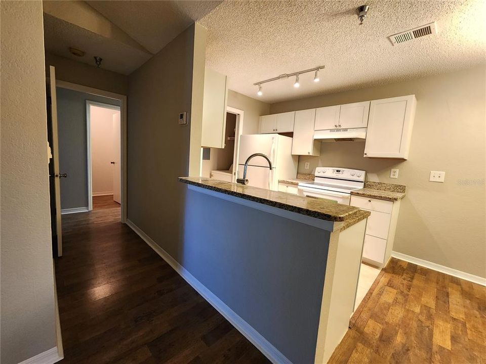 For Sale: $230,000 (2 beds, 2 baths, 1028 Square Feet)