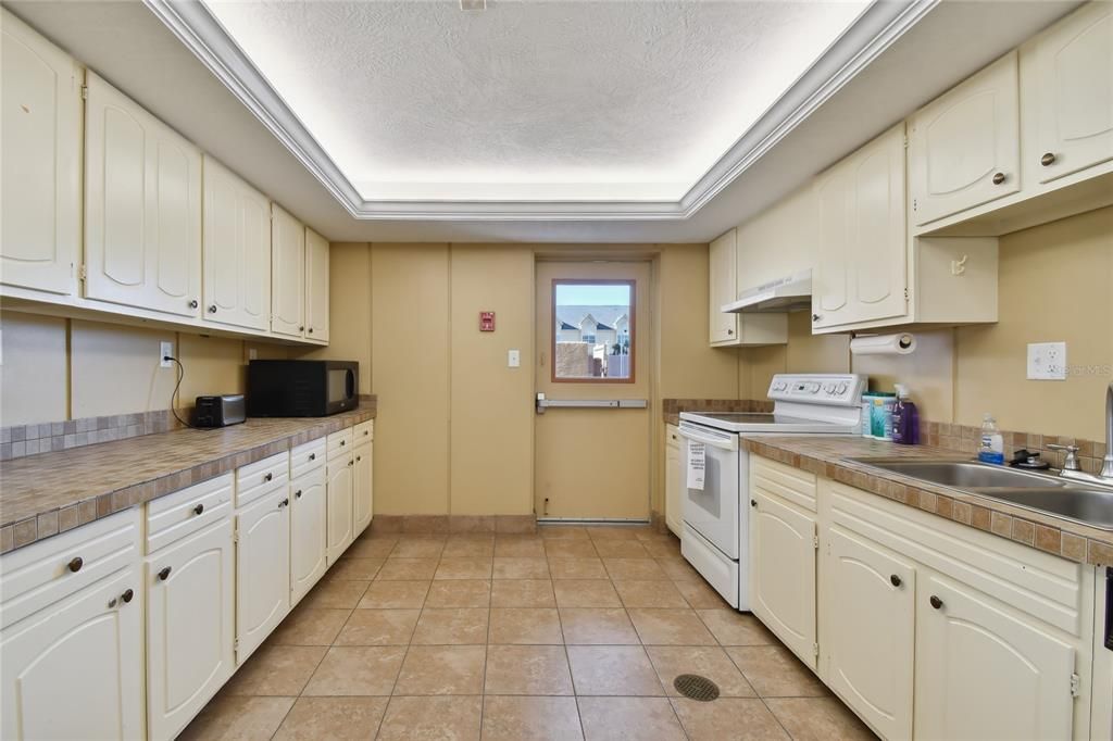 For Sale: $499,000 (1 beds, 1 baths, 1060 Square Feet)