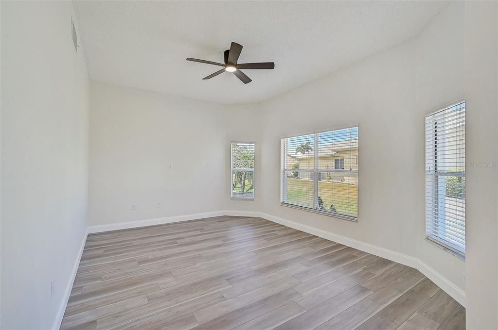 Active With Contract: $459,900 (3 beds, 2 baths, 1774 Square Feet)