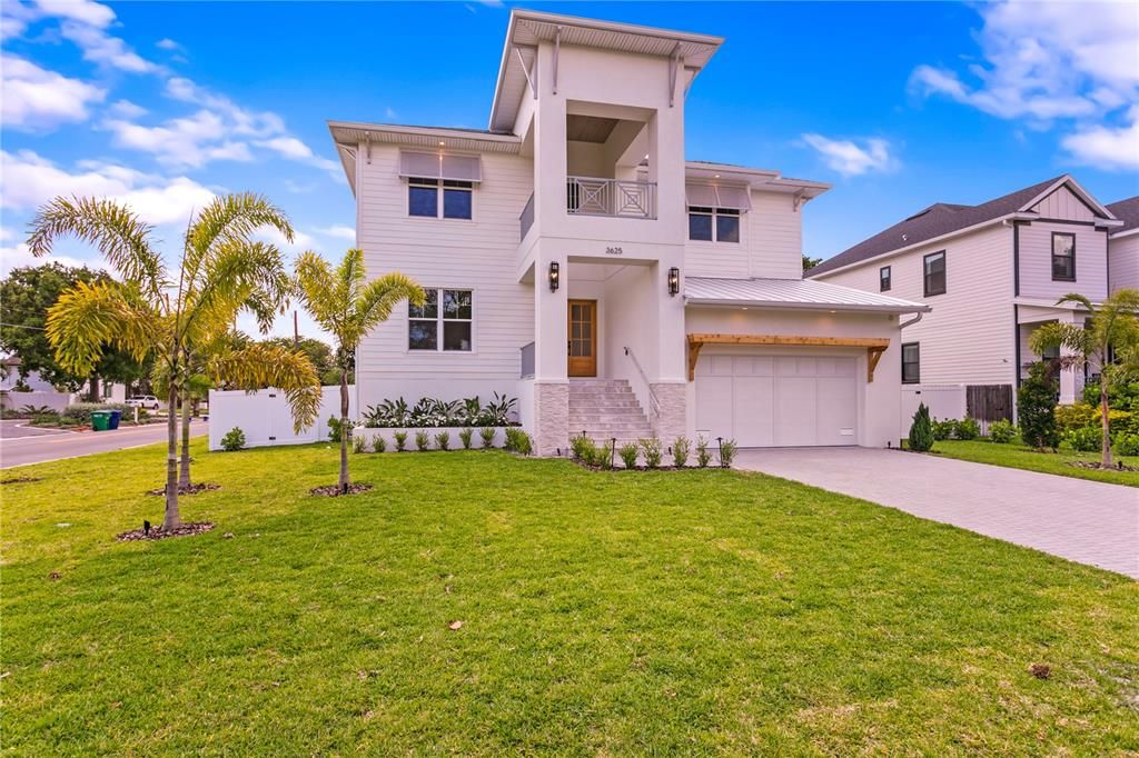 Recently Sold: $2,359,000 (5 beds, 4 baths, 4105 Square Feet)