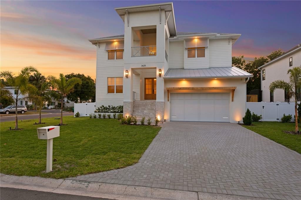 Recently Sold: $2,359,000 (5 beds, 4 baths, 4105 Square Feet)