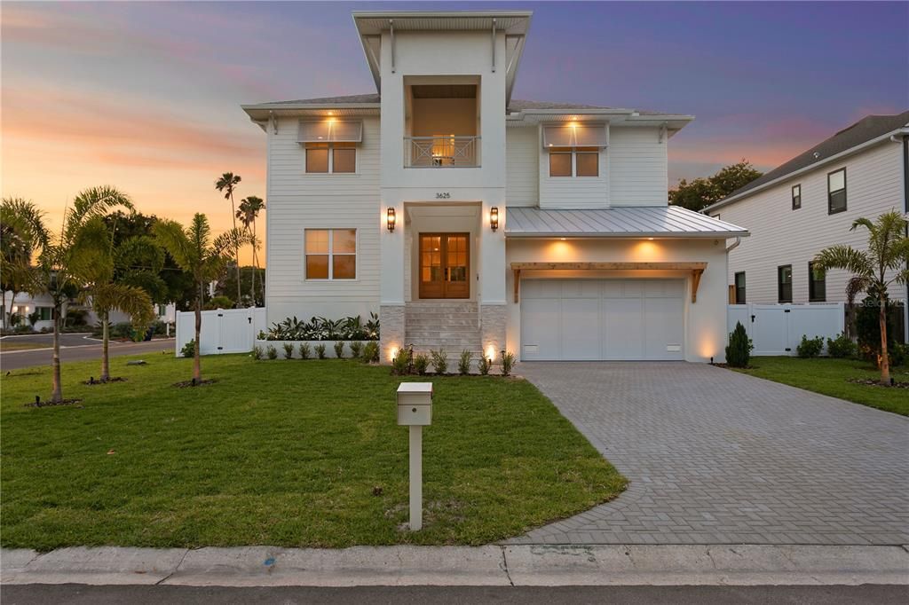 Recently Sold: $2,359,000 (5 beds, 4 baths, 4105 Square Feet)