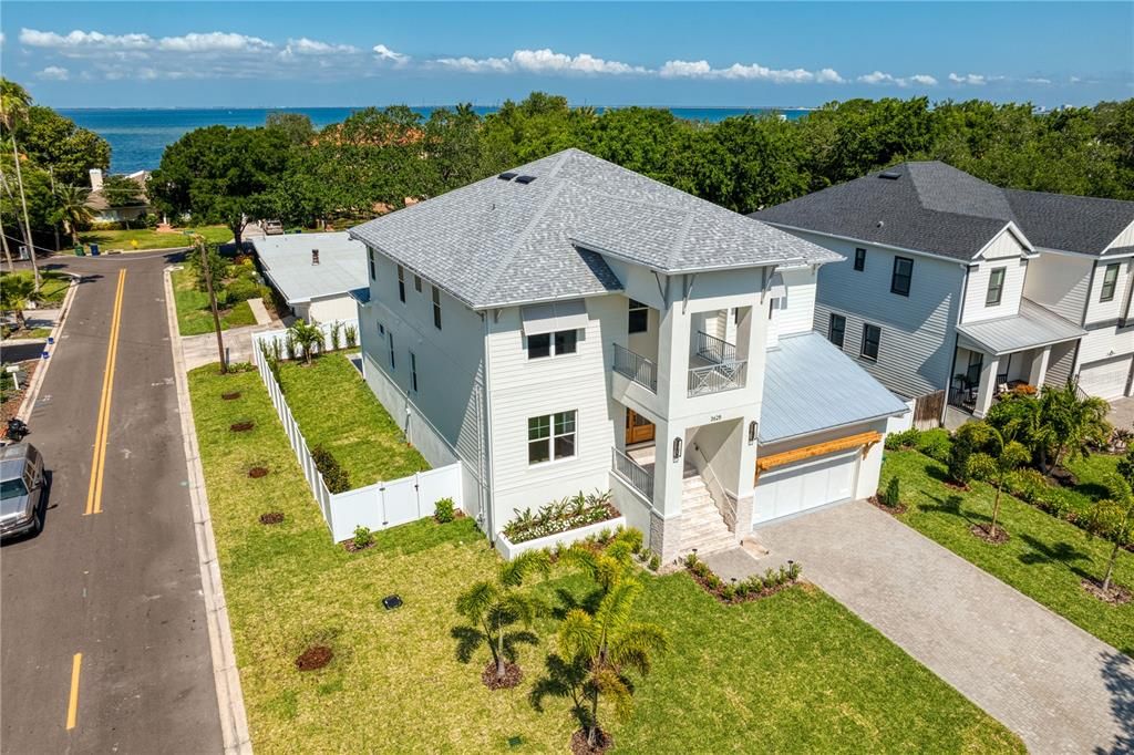 Recently Sold: $2,359,000 (5 beds, 4 baths, 4105 Square Feet)