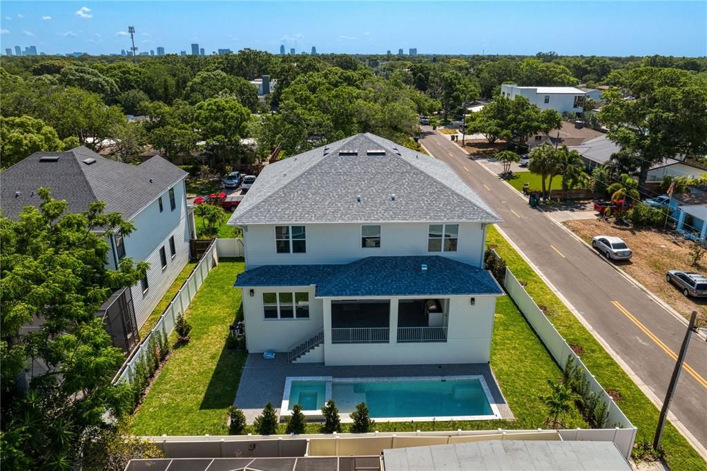 Recently Sold: $2,359,000 (5 beds, 4 baths, 4105 Square Feet)