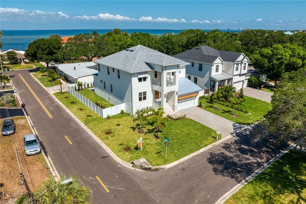 Recently Sold: $2,359,000 (5 beds, 4 baths, 4105 Square Feet)